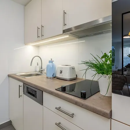 דירה Veronikapartman - Brand New & Cozy - With Underground Garage *