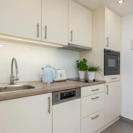 Veronikapartman - Brand New & Cozy - With Underground Garage * Heviz
